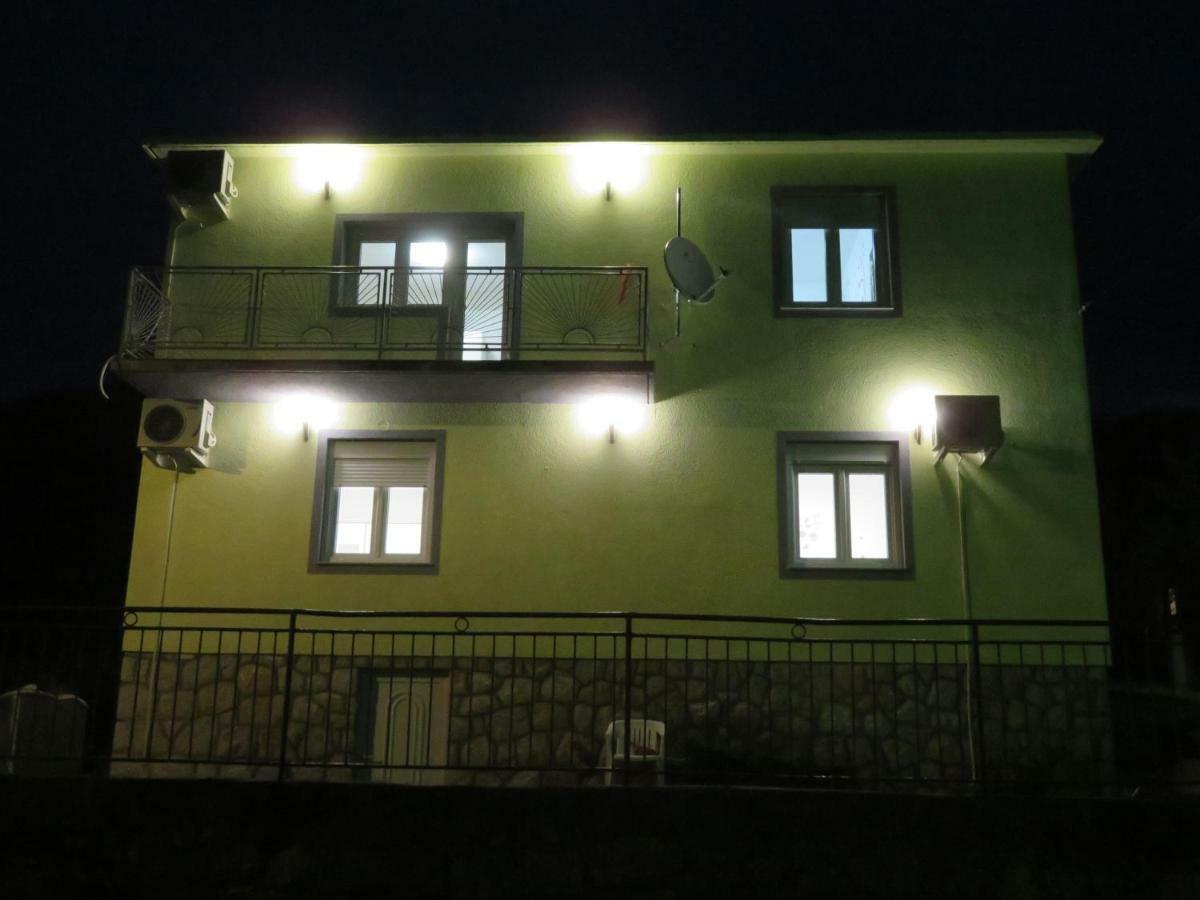 Apartments La Bombonera Starigrad Paklenica Buitenkant foto
