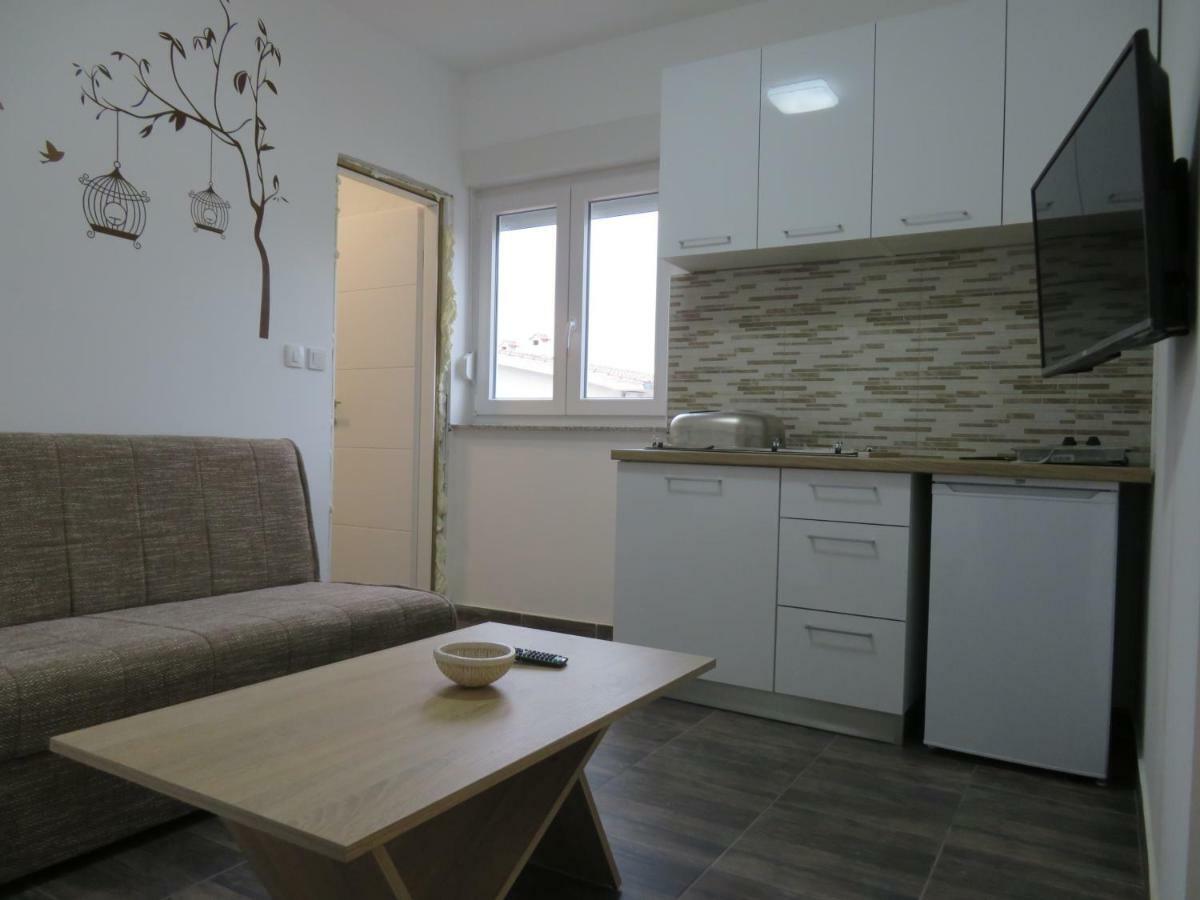 Apartments La Bombonera Starigrad Paklenica Buitenkant foto