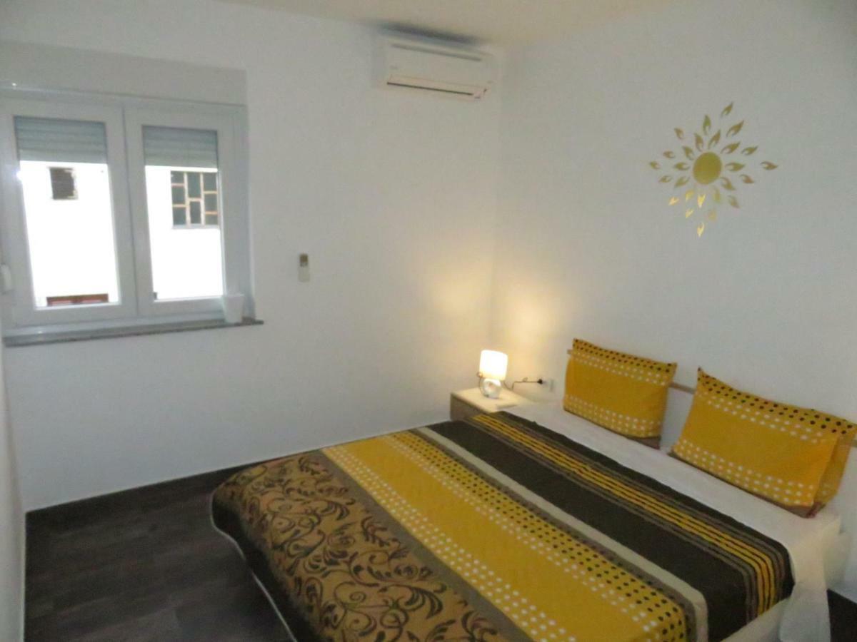 Apartments La Bombonera Starigrad Paklenica Buitenkant foto