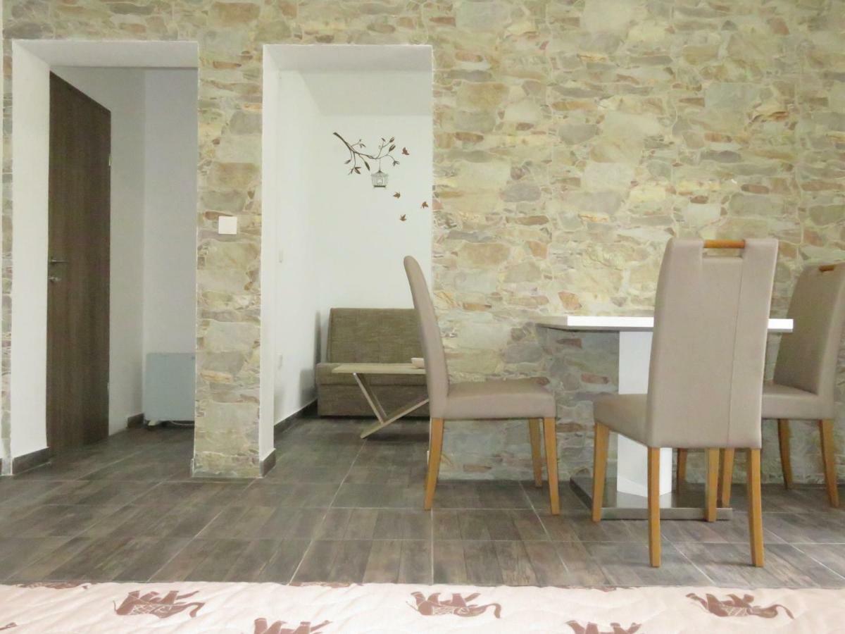 Apartments La Bombonera Starigrad Paklenica Buitenkant foto