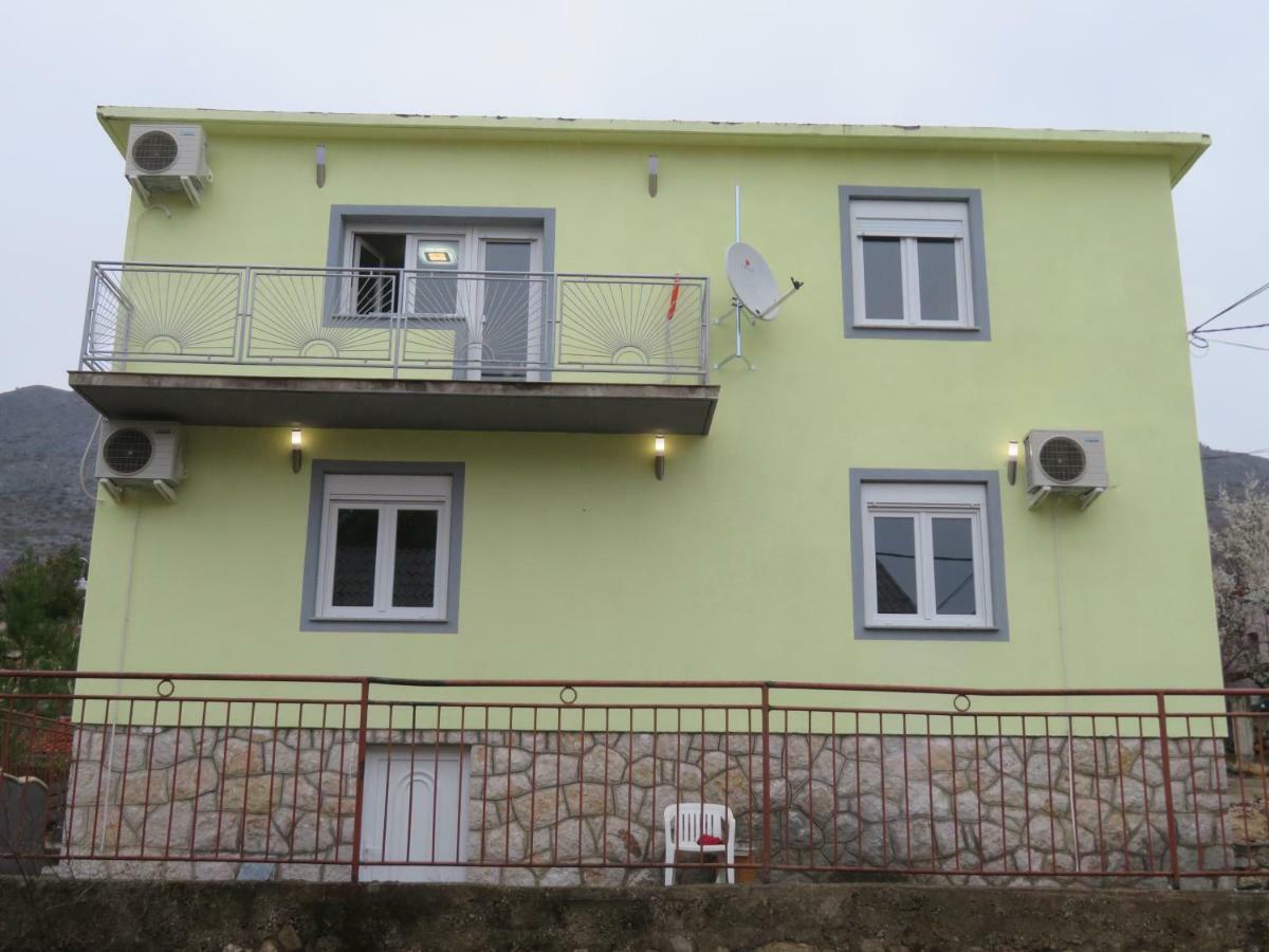 Apartments La Bombonera Starigrad Paklenica Buitenkant foto