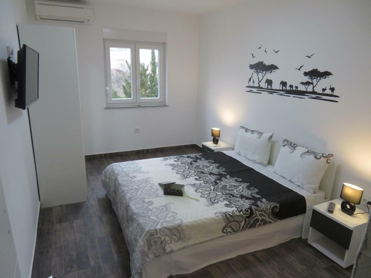Apartments La Bombonera Starigrad Paklenica Buitenkant foto